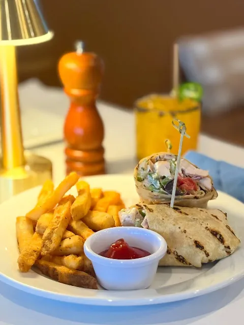 Happy Memorial Day☀️Come join us for Lunch +
 enjoy our ✨all day✨happy hour &amp; good vibes💚

Featured is our Chicken Salad Wrap and Island Margarita🌴
.
.
#lunchdate #happyhour #coastalcuisine