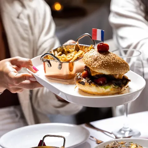 Savor the exquisite taste of perfection with our Glatt Kosher Wagyu Burger at @ostrowbrasserie . a culinary delight that leaves a lasting impression. • • • • #KosherGourmet #WagyuWonder #OstrowBrasser