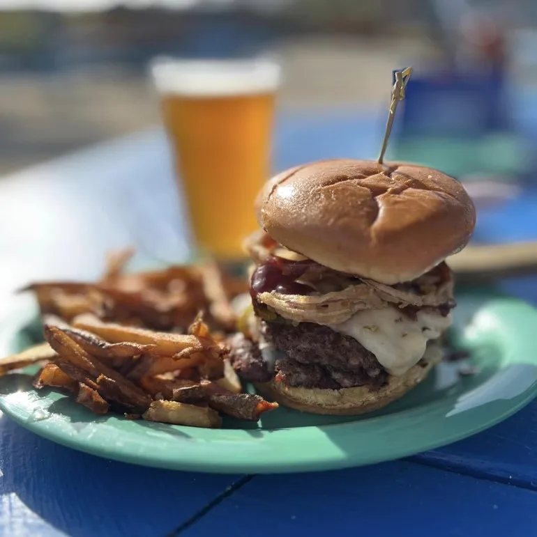 Salty Sisters Bar & Grill