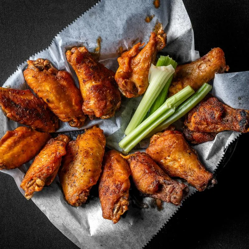 Plate with wings.