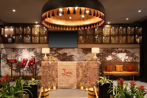 Lona-Entrance-2100x1400-8803d3c0-4c24-46ad-bde9-400a355031f5.jpg