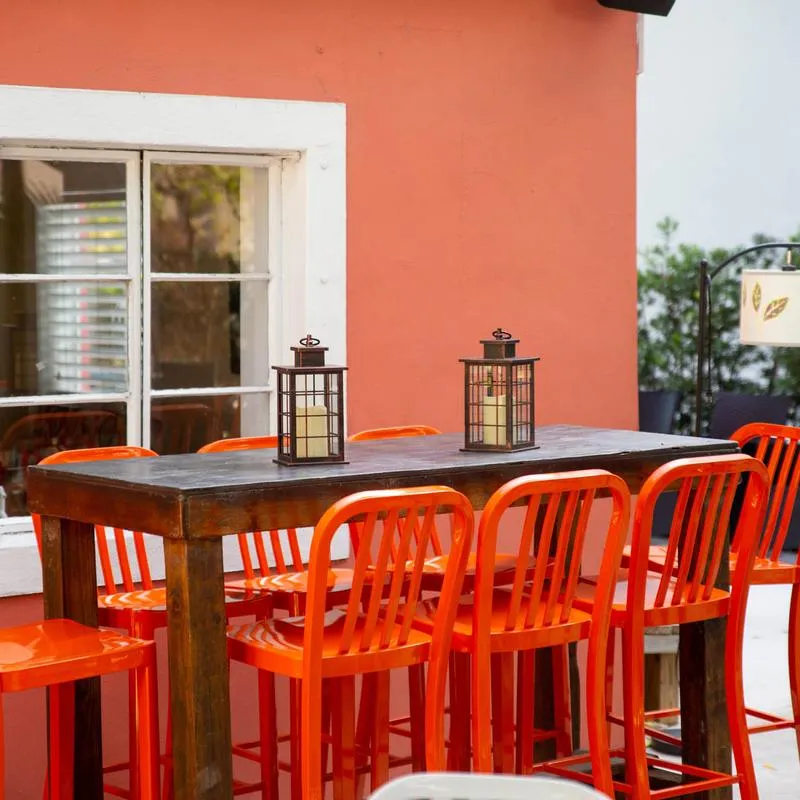 Exterior, table for eight