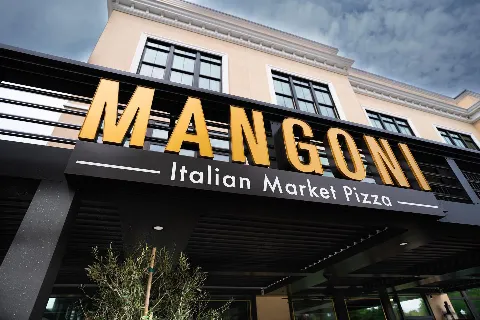 Mangoni, patio