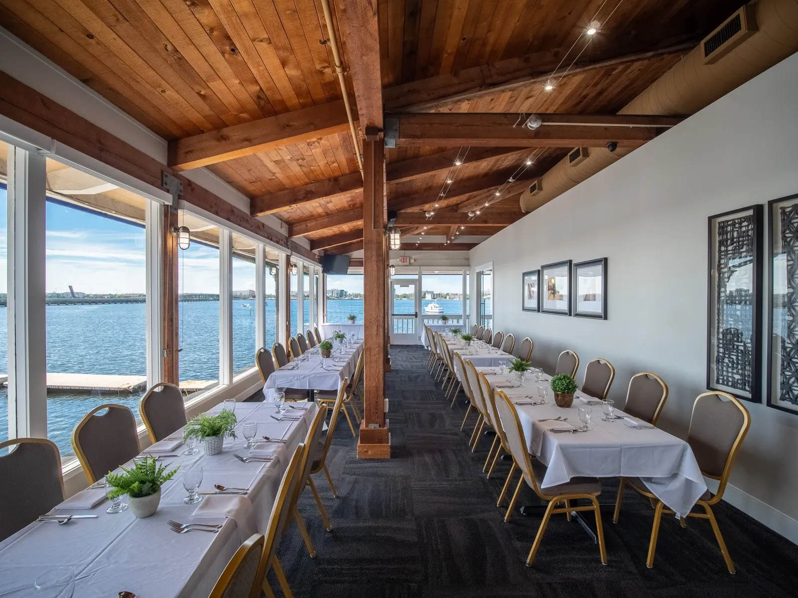 Riverhouse Waterfront Restaurant