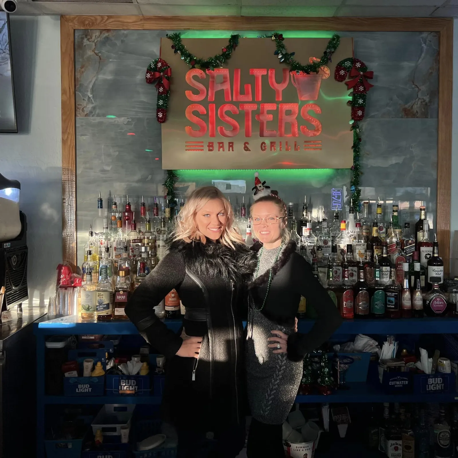 Salty Sisters Bar & Grill