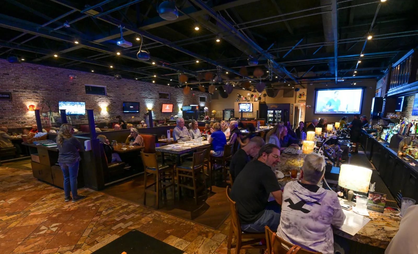 Geckos Grill & Pub