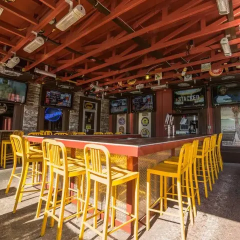 Johnny's Taphouse and Grill, exterior