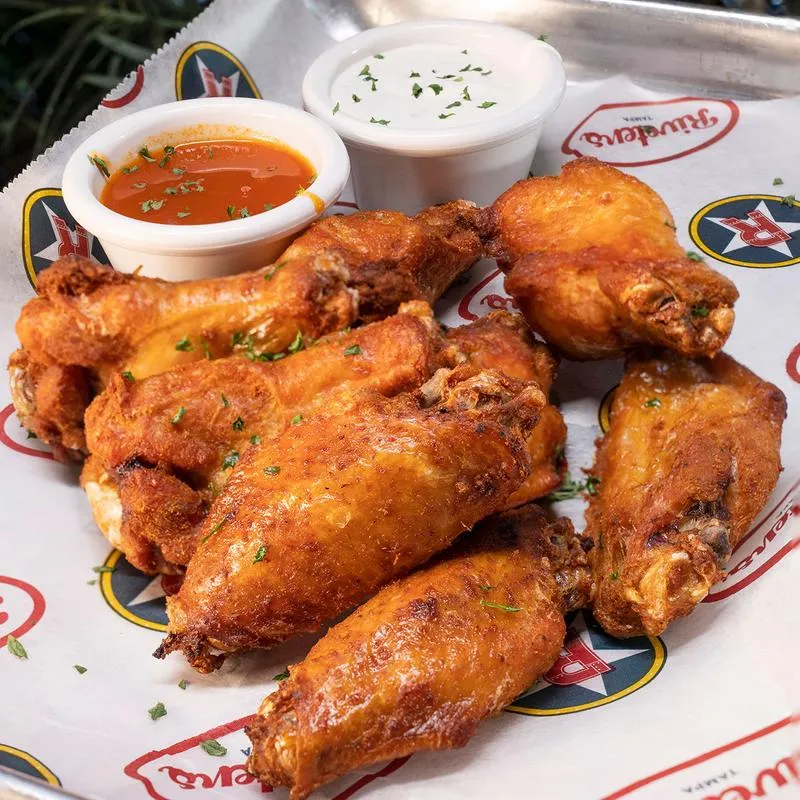 Buffalo chicken wings, with dressing