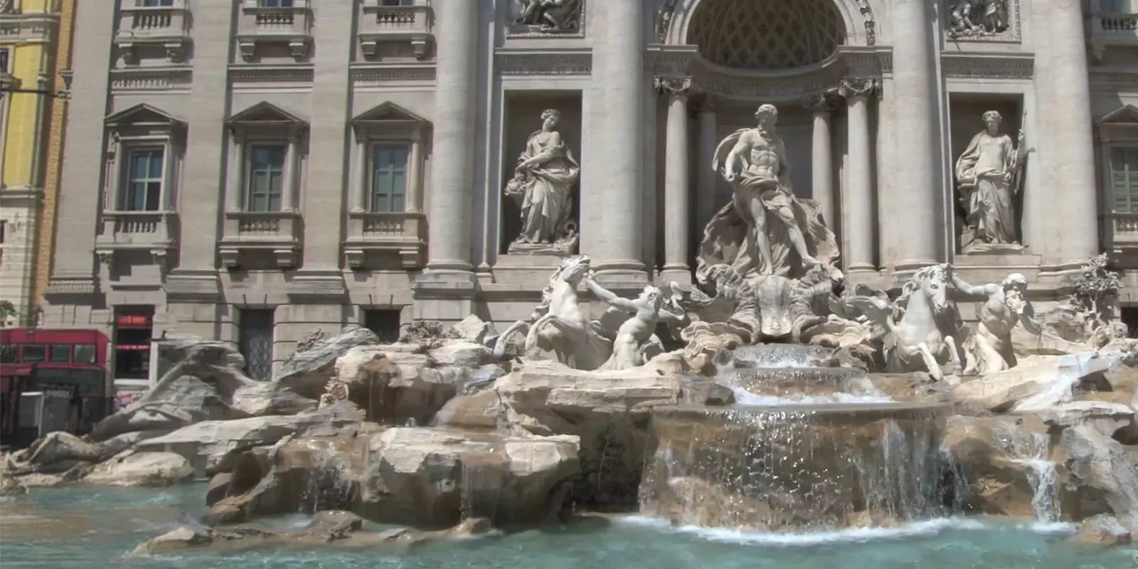 Image of fountain in Italy