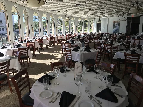 T-Michaels, interior