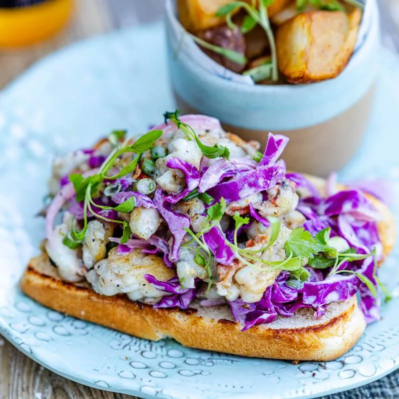 The served lobster roll.