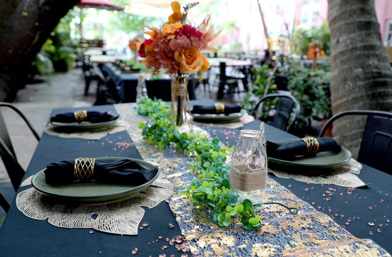 elegant dining table arrangement plate settings