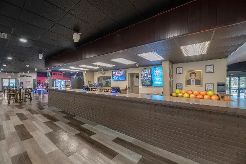 Aloma Bowling Center, exterior