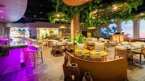 Palm Tree Club white tablecloth dining area and bar in Orlando.