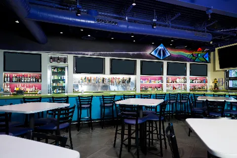 Mellow Mushroom restaurant bar