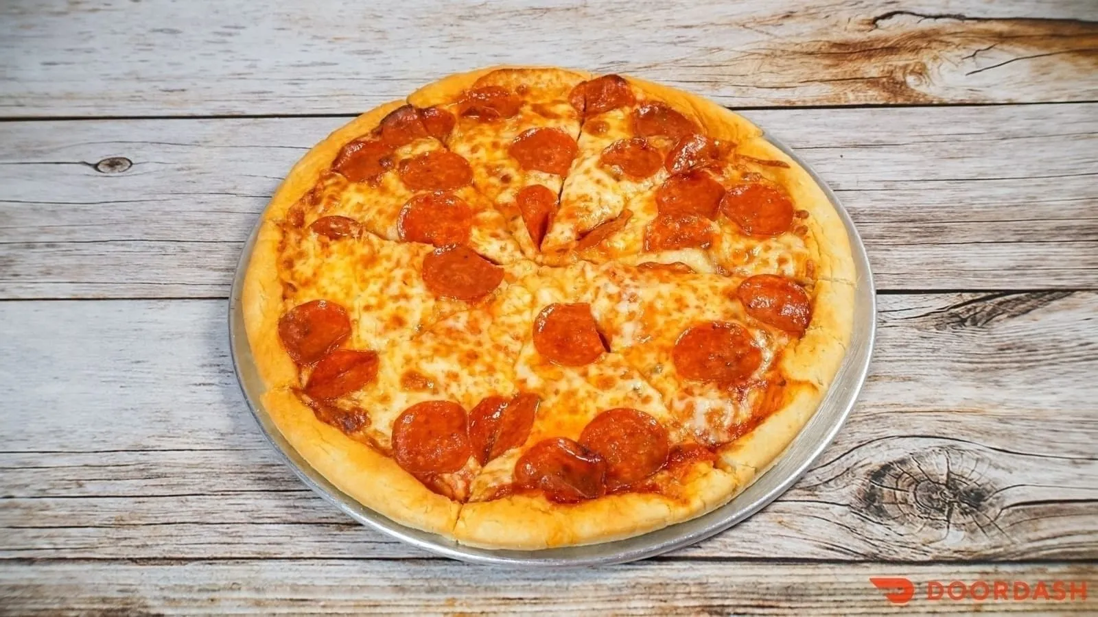 Pepperoni pizza at Calle 8