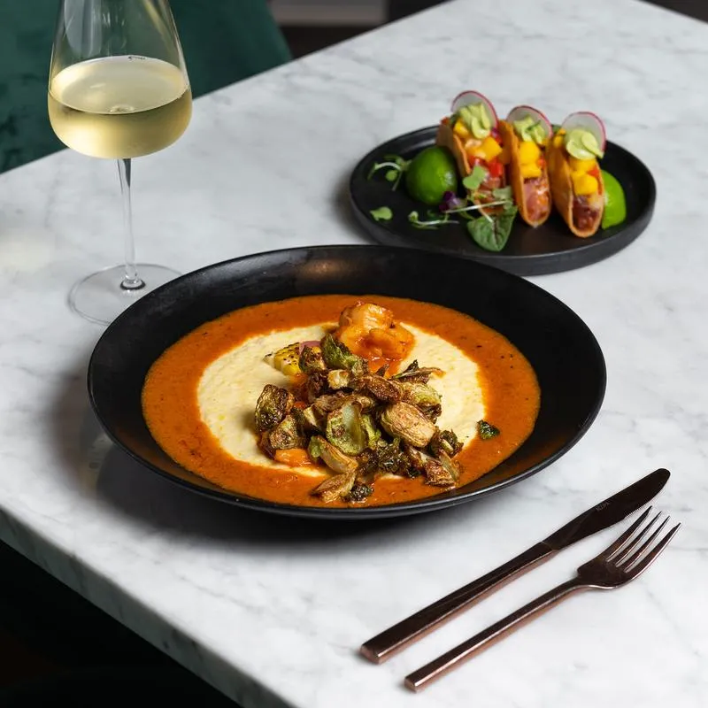 Shrimp and grits dish