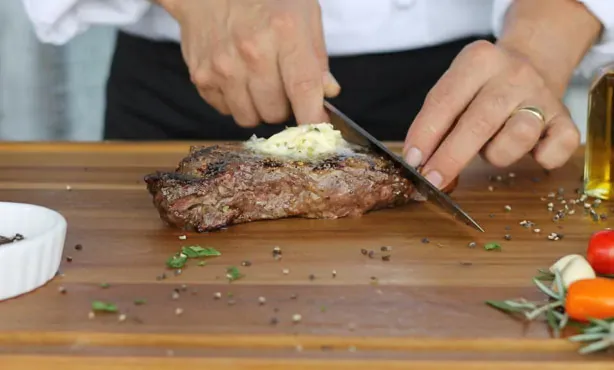 Check Cutting Through Cooked Steak