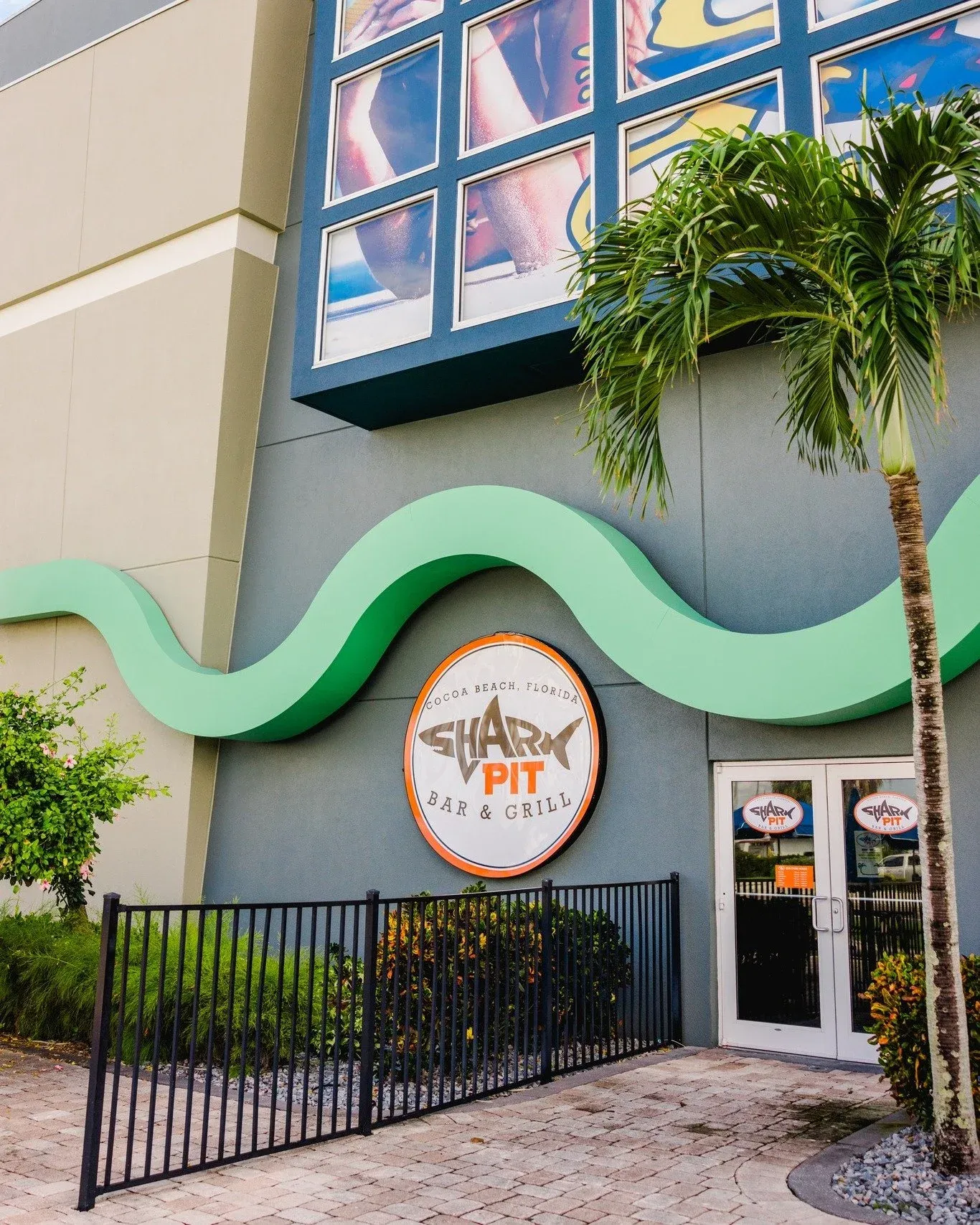 Looking for a place to gather this Thanksgiving? Shark Pit Grill is open from 7 am to 10 pm and ready to welcome you with great service and a warm atmosphere.
.
.
.
#spacecoast #cocoabeach #cocoabeach