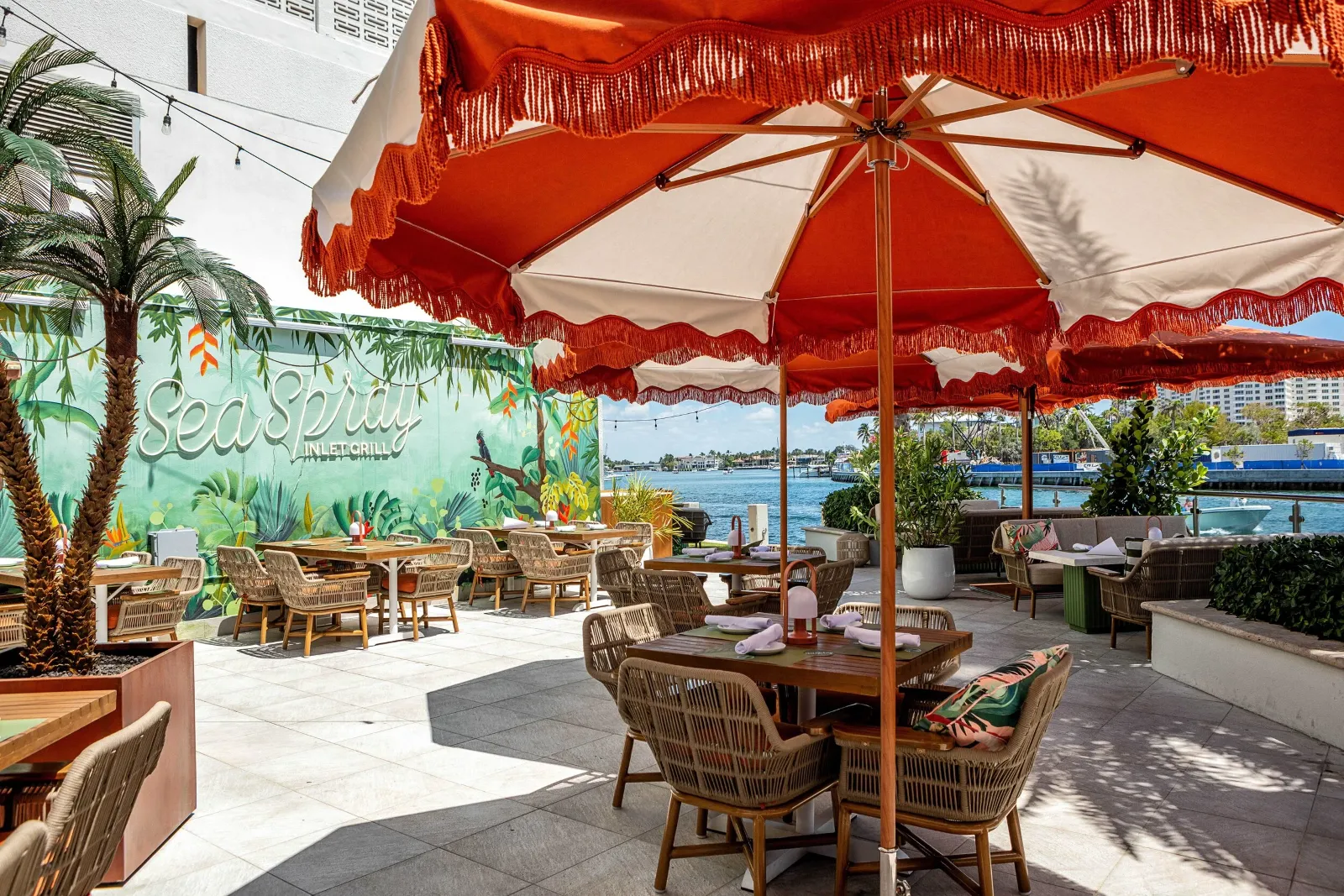 SeaSpray Inlet Grill, interior