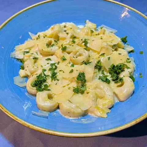 Tortellini Alfredo.