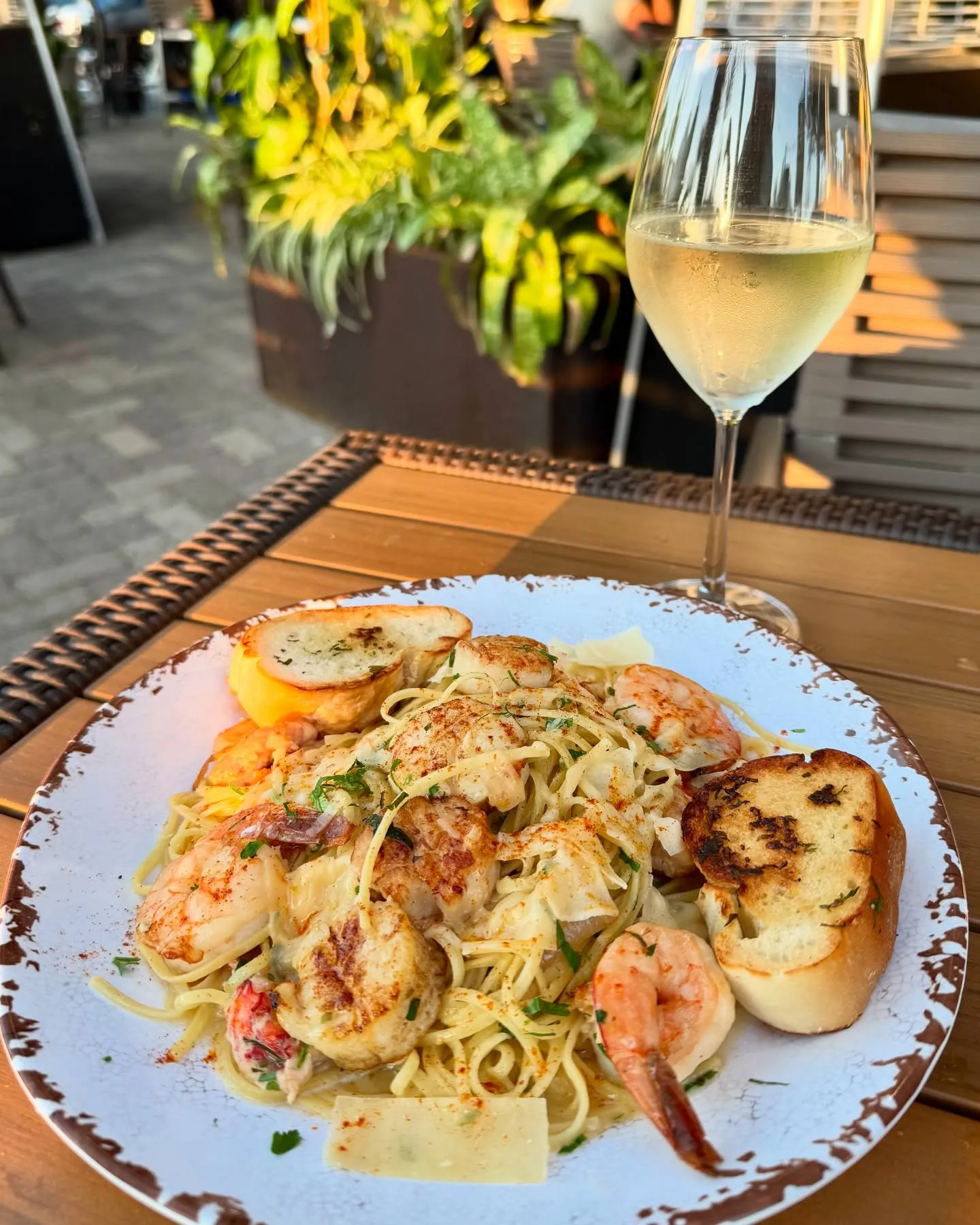 - Lefty's Oyster & Seafood Bar