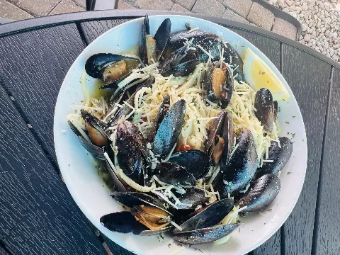Garlic and White Wine Mussels Over Pasta