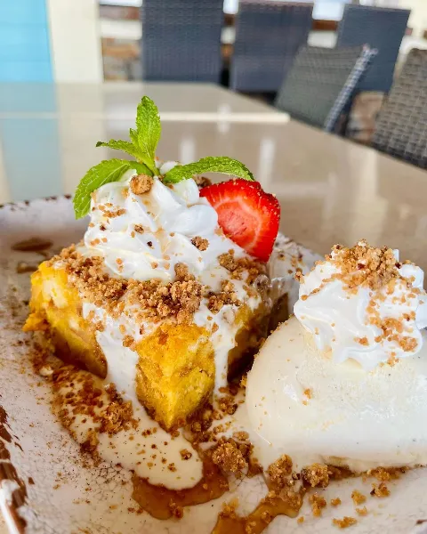 Our Chef&rsquo;s Bread Pudding is always changing and never disappoints.. But this Pumpkin Cheesecake Flavor is next level 😮&zwj;💨🎃🧡
Come get a piece before we run out!

#waterfrontdining #chefssp