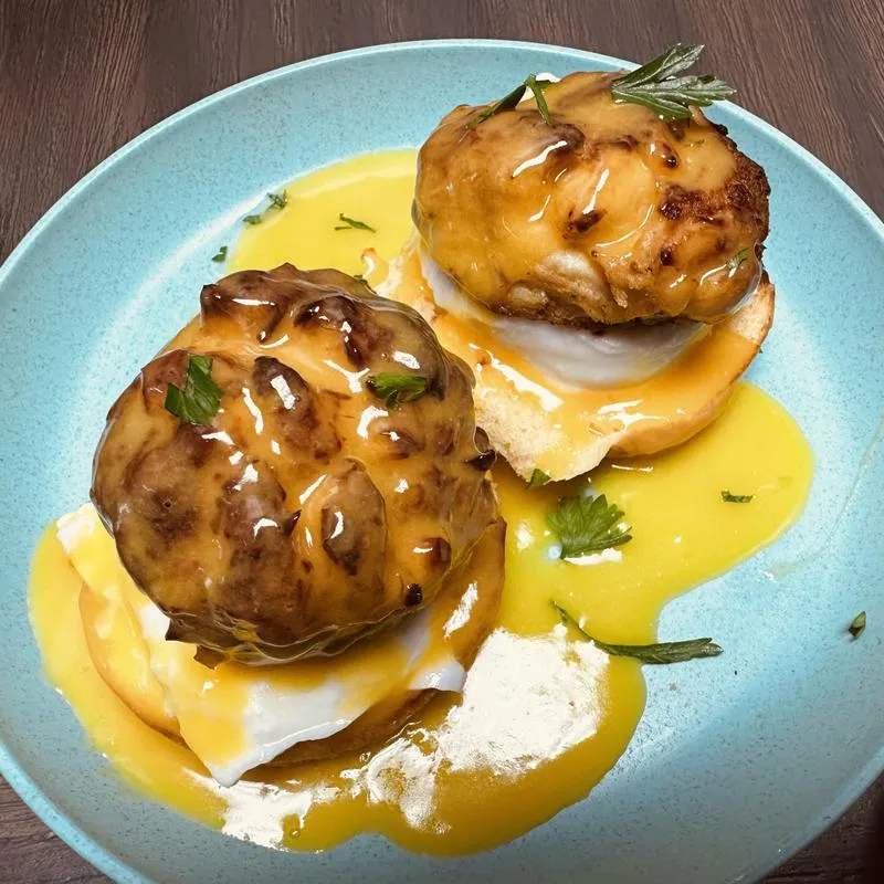 Crab Cake Benny plate.