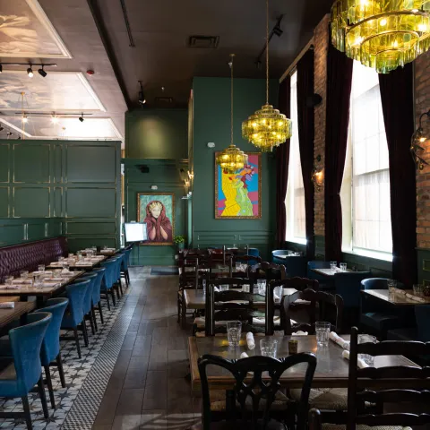 Mia's Italian Kitchen, interior