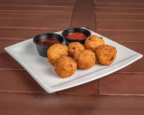 Red Pelican Bar & Hookah Lounge, food