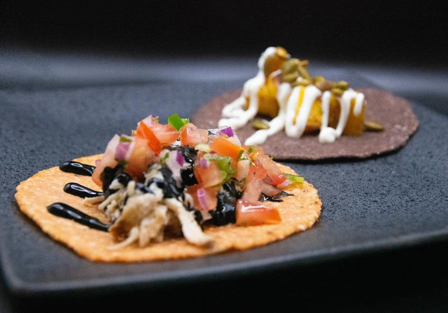 Halloween tacos 👻 🎃 
.
Orange and black masa tortillas made by @chefdillon for a Halloween party in Clearwater beach 🤤 
.
.

#orangetortilla #blacktortilla #blackmasa #redmasa #chickentaco #pumpkin