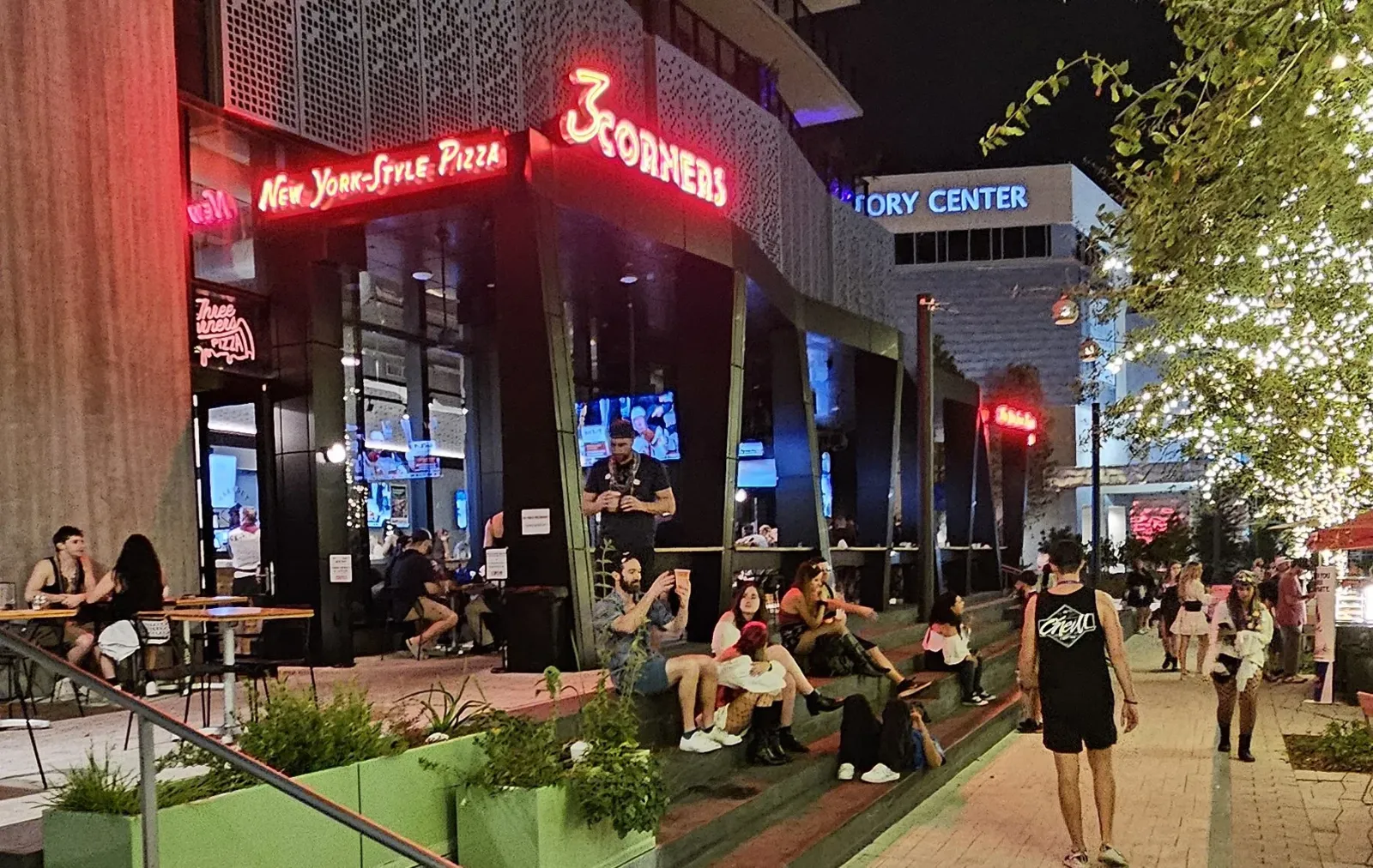 Outdoor seating downtown Tampa at 3 Corners Pizza, open late.