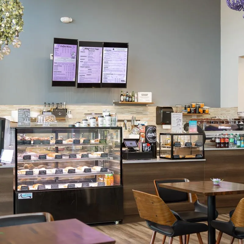 Diner area, food counter.