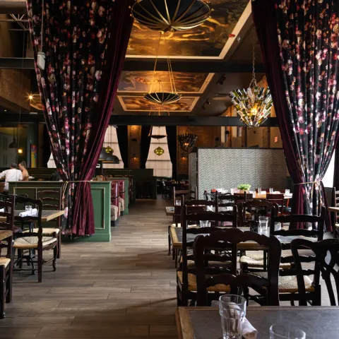 Mia's Italian Kitchen, interior